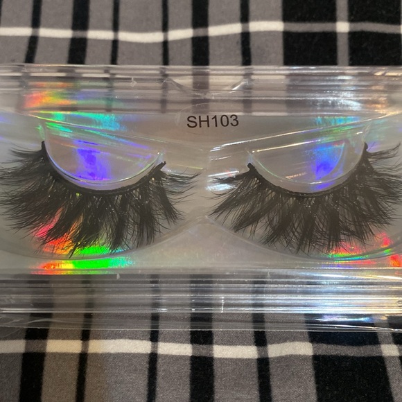 Lashes - Picture 2 of 2